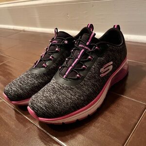 Skechers Women's Black and Pink Sneakers
